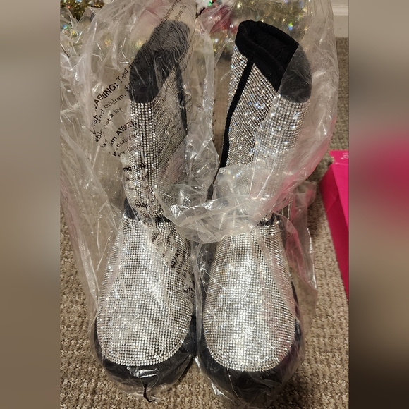 Shoe dazzle Women fuzzie dazzler boots - Picture 9 of 10